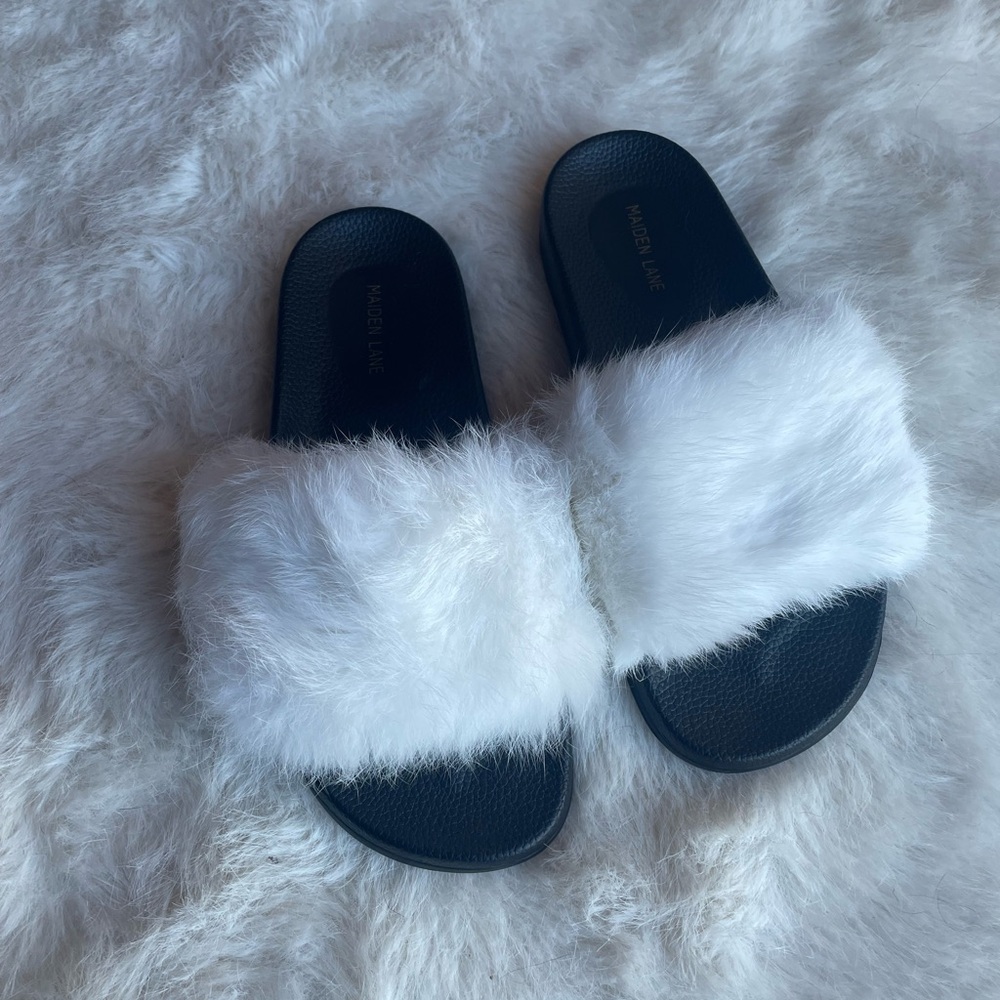 Cozy White NEW real rabbit Furry Slipper Slides.New.